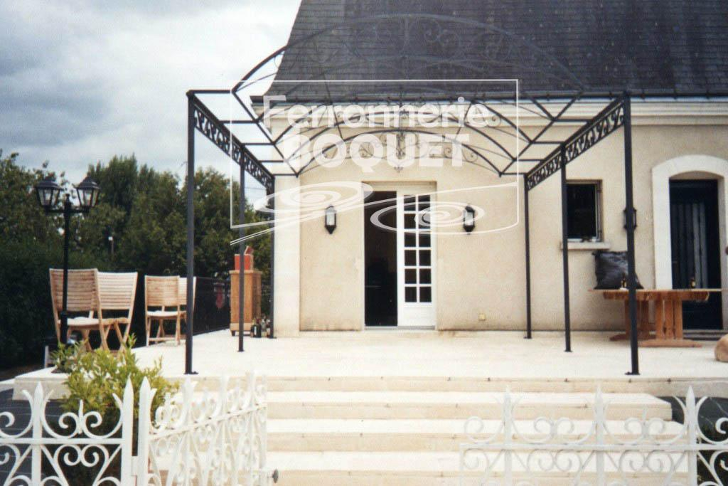 MARQUISES ET PERGOLAS FERRONNERIE BOQUET